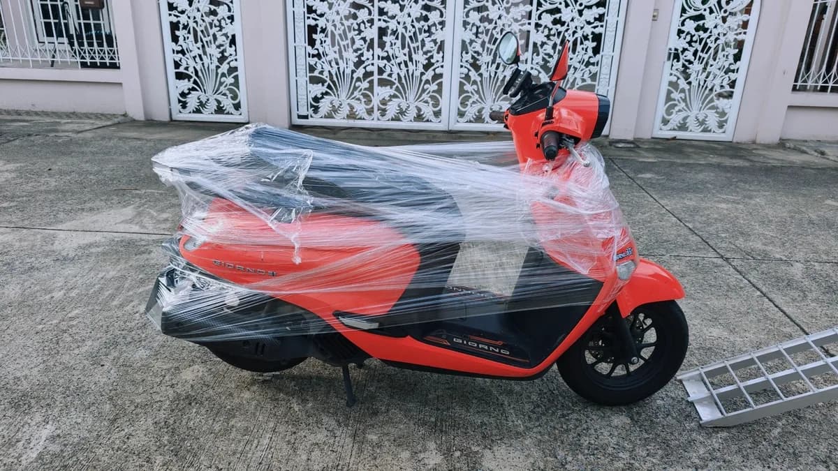 ส่งรถสกู๊ตเตอร์และเวสป้าข้ามจังหวัด ต้องล็อกตรงไหนไม่ให้ชุดสีเป็นรอย?