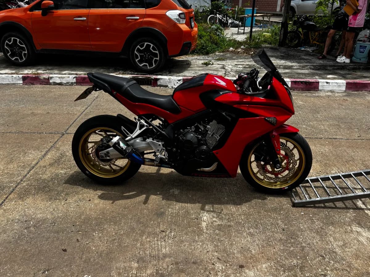 ขนส่งมอเตอร์ไซค์บิ๊กไบค์ Bigbike Honda CBR650R ขึ้นสะพานสไลด์ - BLK99 Transport